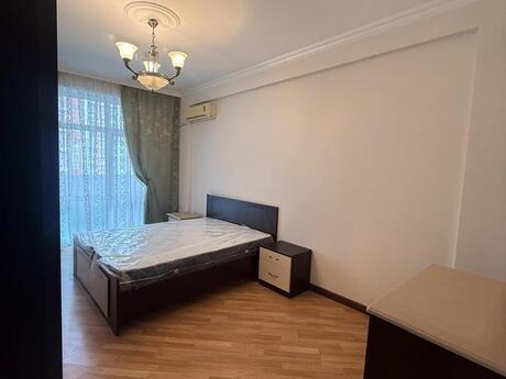 3-room apartment for rent, 130 m², Nəriman Nərimanov: 1 100 ₼/mo 4