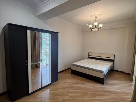 3-room apartment for rent, 130 m², Nəriman Nərimanov: 1 100 ₼/mo 3