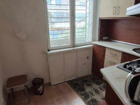 1 otaqlı köhnə tikili - Elmlər Akademiyası m. - 35 m²