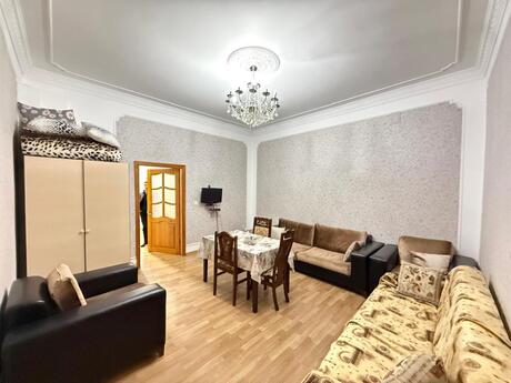 4 otaqlı köhnə tikili - Nəsimi r. - 73 m²