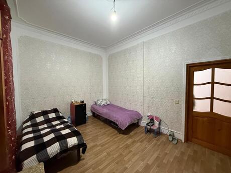 4 otaqlı köhnə tikili - Nəsimi r. - 73 m²