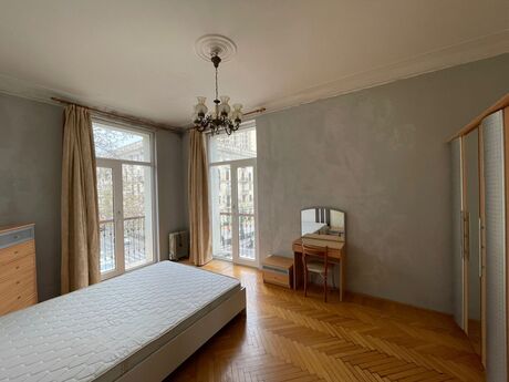 3 otaqlı köhnə tikili - 28 May m. - 80 m²