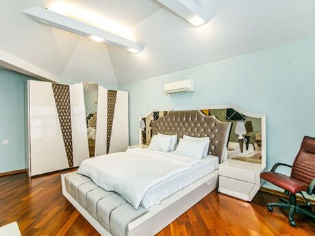 8 otaqlı həyət evi/bağ evi - Səbail r. - 750 m²