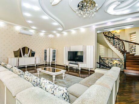 8 otaqlı həyət evi/bağ evi - Səbail r. - 750 m²