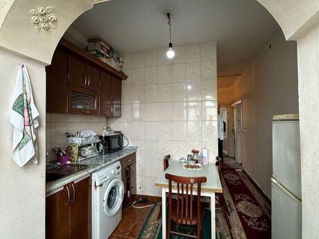 3 otaqlı köhnə tikili - İnşaatçılar m. - 85 m²