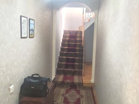 5 otaqlı həyət evi/bağ evi - Saray q. - 200 m²