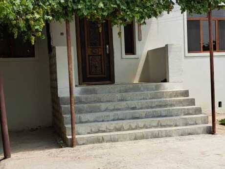 4 otaqlı həyət evi/bağ evi - Sumqayıt - 180 m²