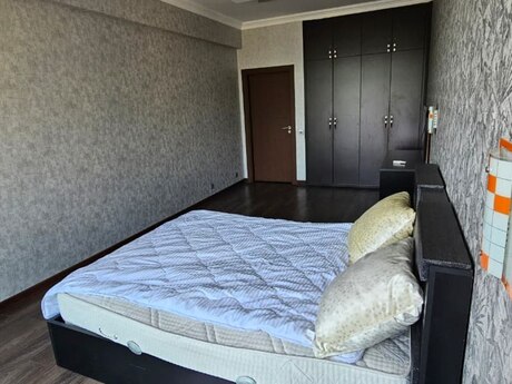 4 otaqlı yeni tikili - Şah İsmayıl Xətai m. - 180 m²