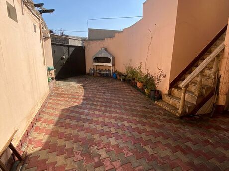 10 otaqlı həyət evi/bağ evi - Balaxanı q. - 390 m²