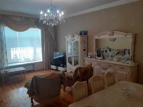6 otaqlı həyət evi/bağ evi - Əhmədli q. - 370 m²