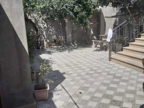 6 otaqlı həyət evi/bağ evi - Əhmədli q. - 370 m²