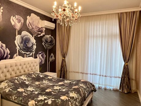 3-комн. новостройка - м. 8 ноября - 148 м²