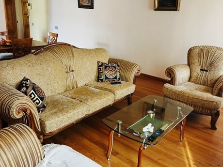 3 otaqlı köhnə tikili - 28 May m. - 70 m²