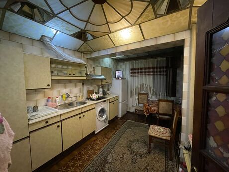 4 otaqlı köhnə tikili - Azadlıq Prospekti m. - 105 m²