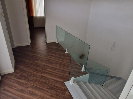 4-комн. дом/дача - пос. Сахиль - 250 м²