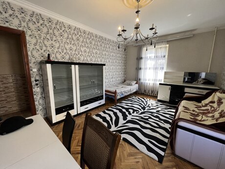 3 otaqlı köhnə tikili - Elmlər Akademiyası m. - 80 m²