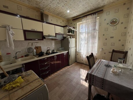 3 otaqlı köhnə tikili - Elmlər Akademiyası m. - 80 m²