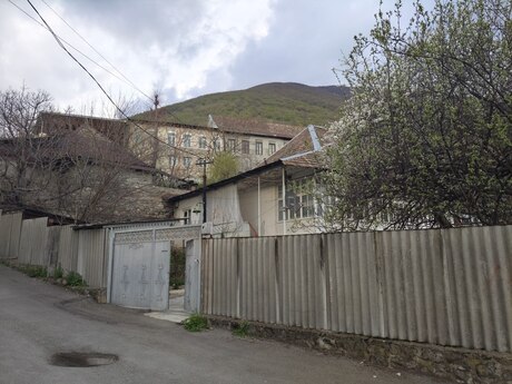 5 otaqlı həyət evi/bağ evi - Şəki - 65.2 m²