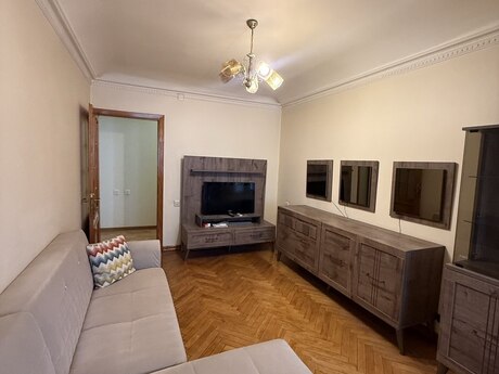 3 otaqlı köhnə tikili - Nizami m. - 75 m²
