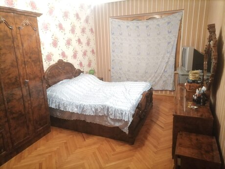4 otaqlı köhnə tikili - Bakıxanov q. - 90 m²