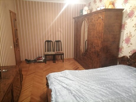 4 otaqlı köhnə tikili - Bakıxanov q. - 90 m²