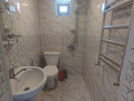 3 otaqlı həyət evi/bağ evi - İnşaatçılar m. - 120 m²