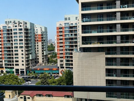 4 otaqlı yeni tikili - 8 Noyabr m. - 147 m²