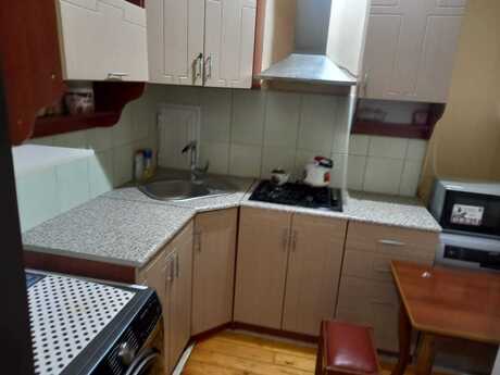 2 otaqlı köhnə tikili - Yeni Günəşli q. - 50 m²
