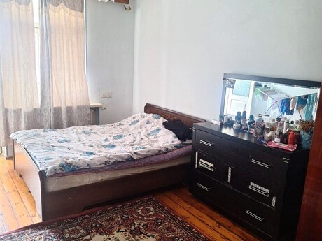 3 otaqlı köhnə tikili - Neftçilər m. - 72 m²