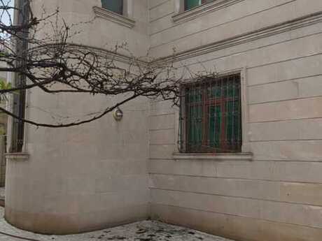 6 otaqlı həyət evi/bağ evi - Qaraçuxur q. - 327 m²