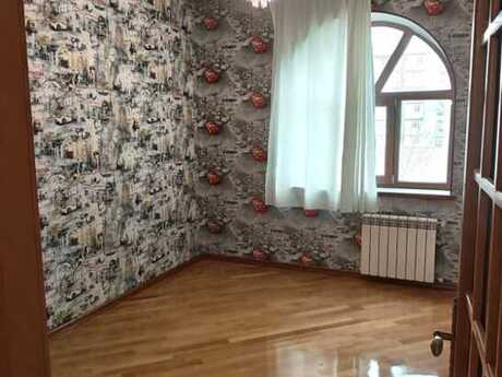 6 otaqlı həyət evi/bağ evi - Qaraçuxur q. - 327 m²
