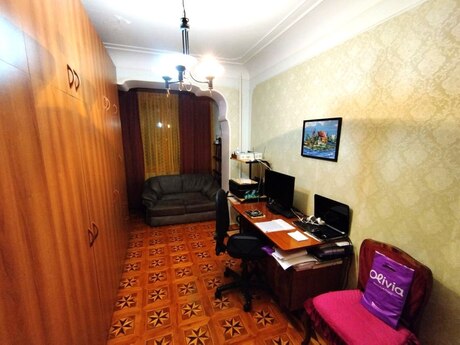 4 otaqlı köhnə tikili - Nəriman Nərimanov m. - 115 m²