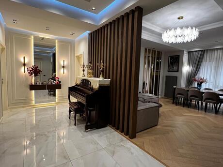 4 otaqlı yeni tikili - Ağ şəhər q. - 141 m²