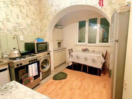 2 otaqlı köhnə tikili - Həzi Aslanov m. - 70 m²