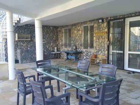 6 otaqlı həyət evi/bağ evi - Mərdəkan q. - 350 m²