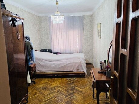 3 otaqlı köhnə tikili - Elmlər Akademiyası m. - 70 m²