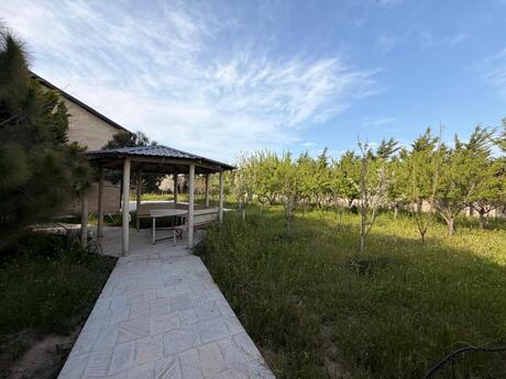 3 otaqlı həyət evi/bağ evi - Zirə q. - 165 m²