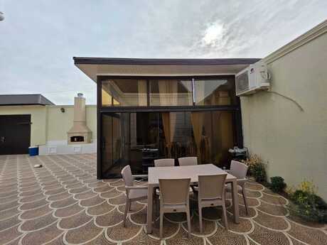 4 otaqlı həyət evi/bağ evi - Novxanı q. - 200 m²