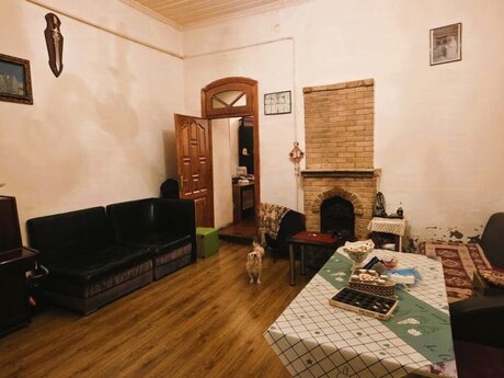 Elan №6067775 - Bakı, 28 May m., 4 otaqlı, 90 m², 1/3 mərtəbə