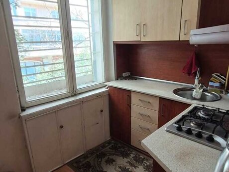 2 otaqlı köhnə tikili - Elmlər Akademiyası m. - 40 m²