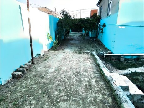 5 otaqlı həyət evi/bağ evi - Binəqədi q. - 200 m²