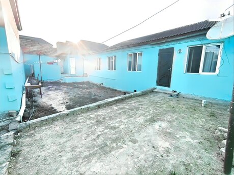 5 otaqlı həyət evi/bağ evi - Binəqədi q. - 200 m²