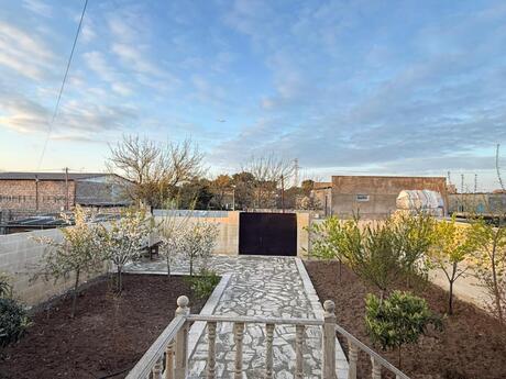 8 otaqlı həyət evi/bağ evi - Buzovna q. - 288 m²