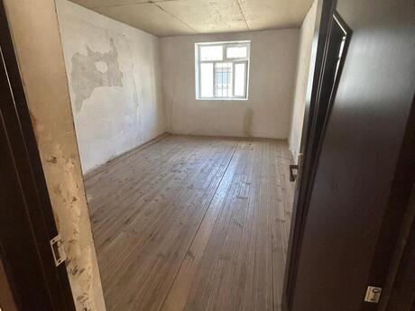5 otaqlı həyət evi/bağ evi - Qaraçuxur q. - 154 m²