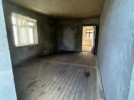 5 otaqlı həyət evi/bağ evi - Qaraçuxur q. - 154 m²