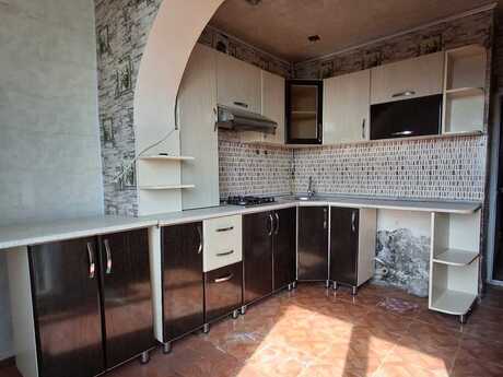 5 otaqlı köhnə tikili - Buzovna q. - 100 m²