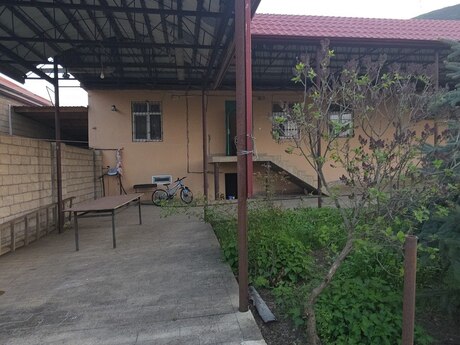 6 otaqlı həyət evi/bağ evi - Şamaxı - 200 m²