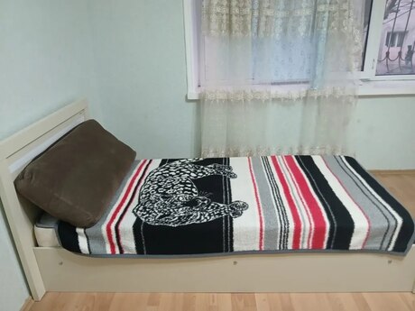2 otaqlı köhnə tikili - 28 May m. - 130 m²