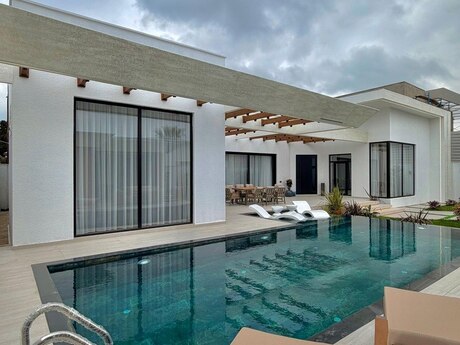 5 otaqlı həyət evi/bağ evi - Mərdəkan q. - 220 m²
