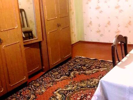 3 otaqlı köhnə tikili - 8 Noyabr m. - 65 m²